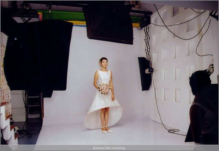 behind12.jpg (62.6 KB)