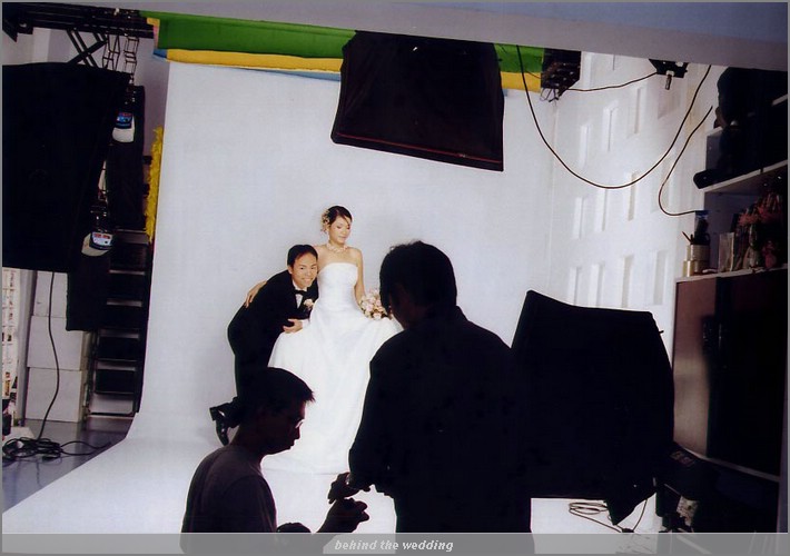 behind15.jpg (68.3 KB)