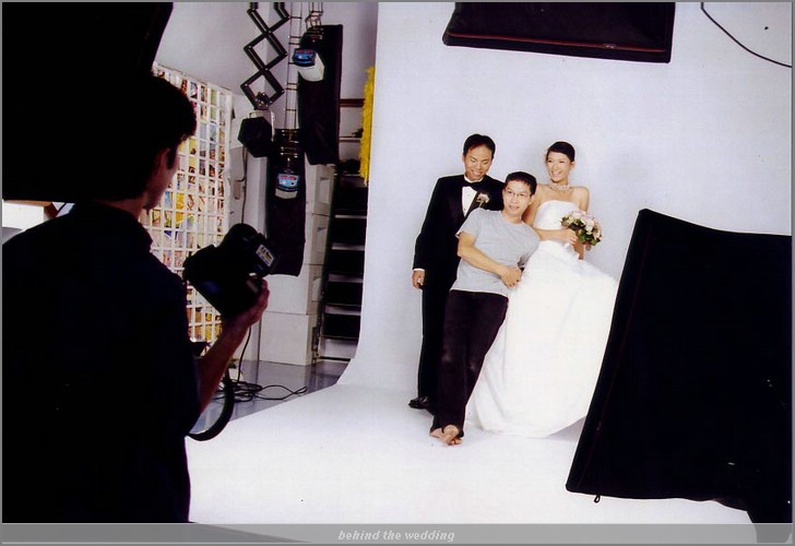 behind17.jpg (64.5 KB)