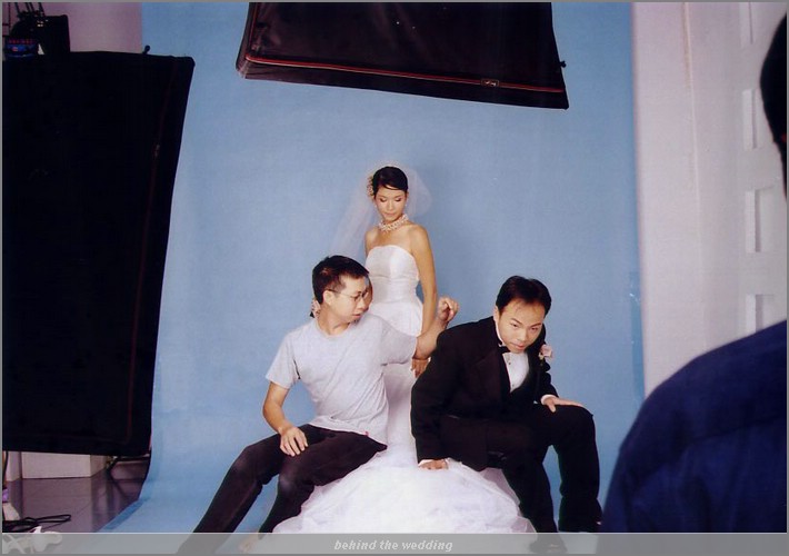 behind19.jpg (59.1 KB)
