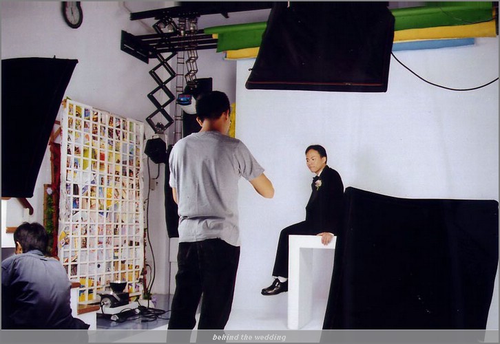 behind26.jpg (83.1 KB)