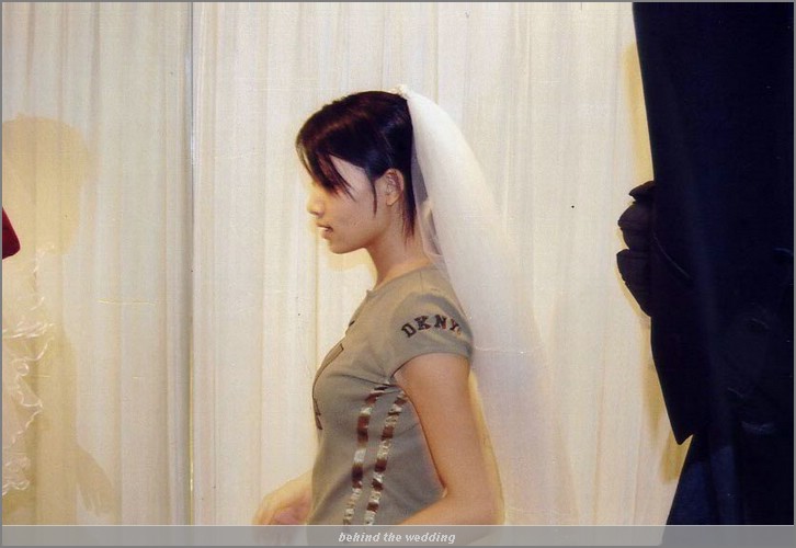 behind35.jpg (64.9 KB)