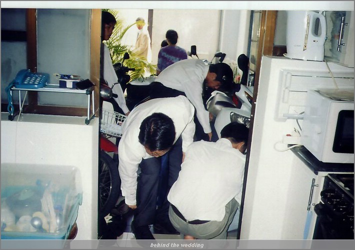 behind46.jpg (88.2 KB)