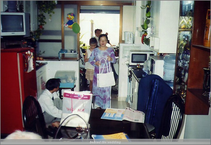behind47.jpg (103 KB)